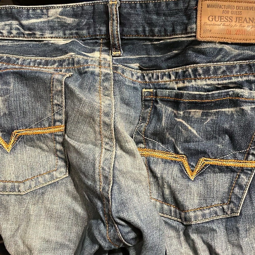 Guess - Picture 5 of 6